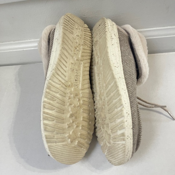 Hey Dude Britt Size 7 Nut Light Brown Faux Fur Lined Shoes - Picture 4 of 6